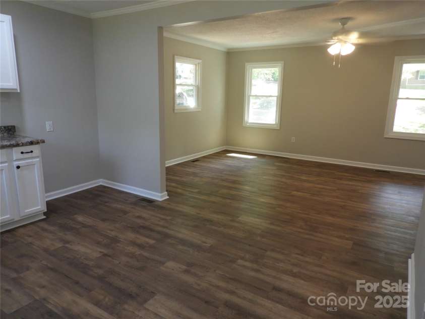 146 Crestmont Drive, Gaffney, SC 29341.  MLS# CAR4249818, YatesRealty ID 15644. 