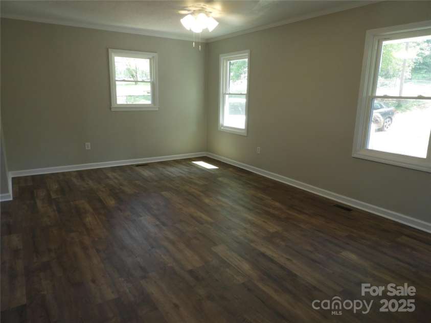 146 Crestmont Drive, Gaffney, SC 29341.  MLS# CAR4249818, YatesRealty ID 15644. 