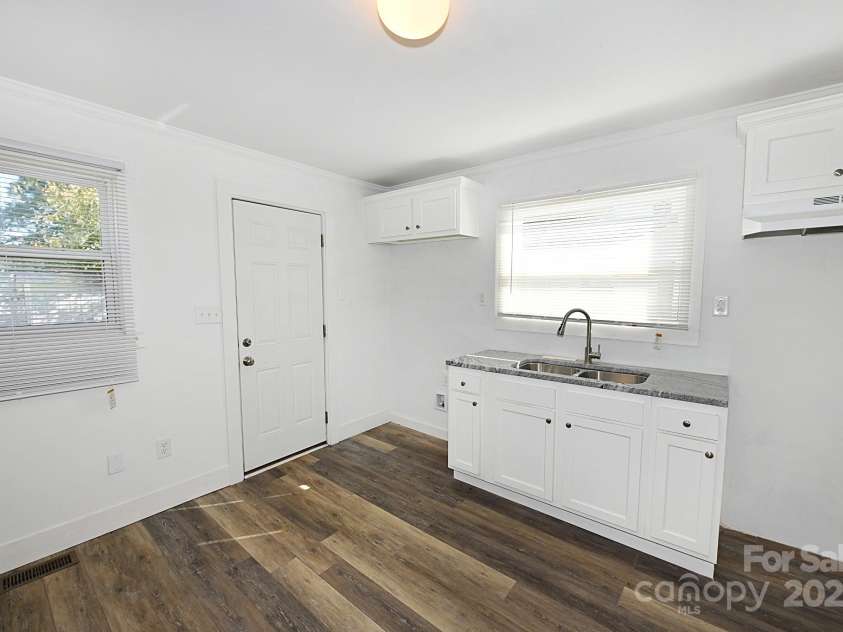 125 Ervin Avenue, Newton, NC 28658.  MLS# CAR4192439, YatesRealty ID 15645. 