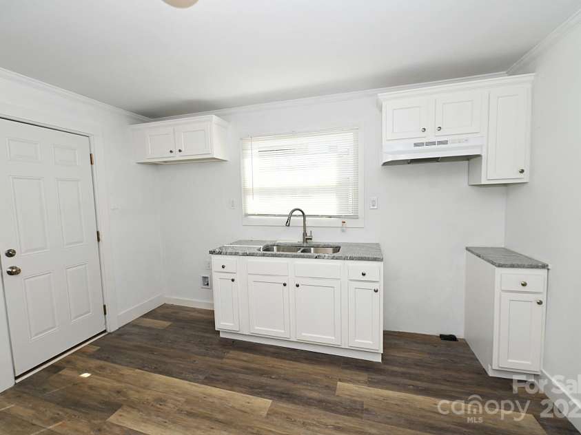 125 Ervin Avenue, Newton, NC 28658.  MLS# CAR4192439, YatesRealty ID 15645. 