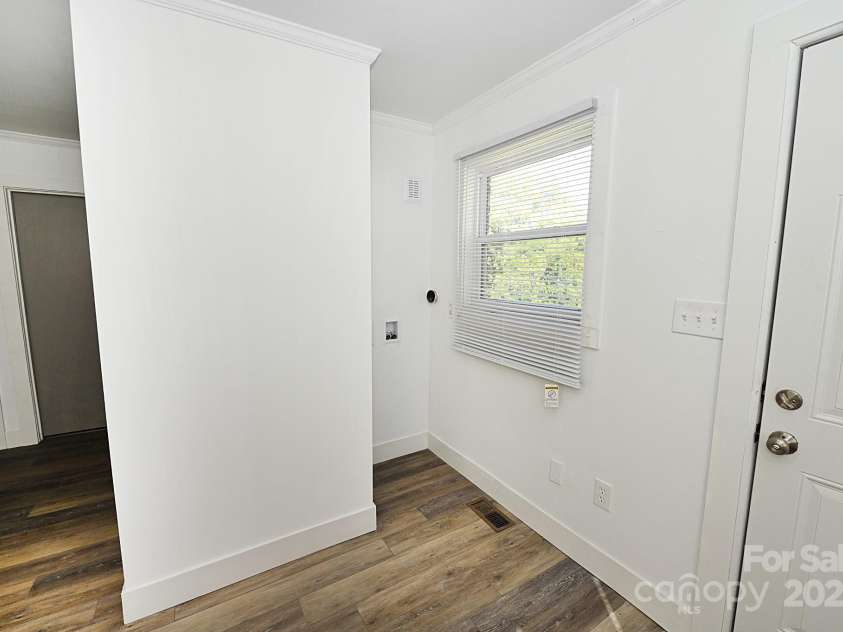 125 Ervin Avenue, Newton, NC 28658.  MLS# CAR4192439, YatesRealty ID 15645. 