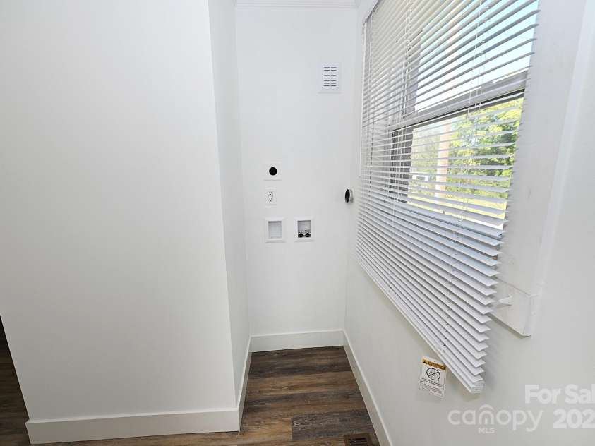 125 Ervin Avenue, Newton, NC 28658.  MLS# CAR4192439, YatesRealty ID 15645. 