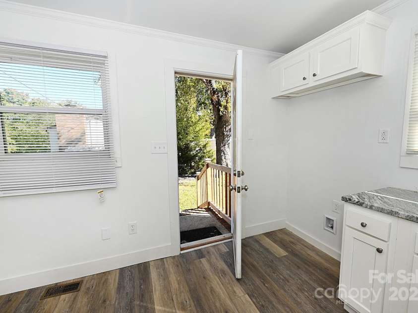 125 Ervin Avenue, Newton, NC 28658.  MLS# CAR4192439, YatesRealty ID 15645. 