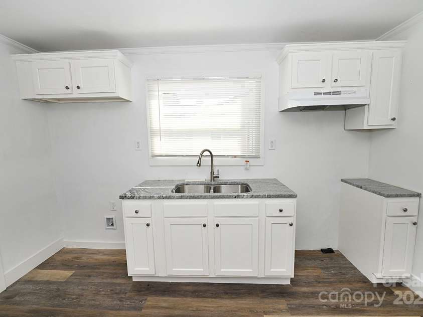 125 Ervin Avenue, Newton, NC 28658.  MLS# CAR4192439, YatesRealty ID 15645. 