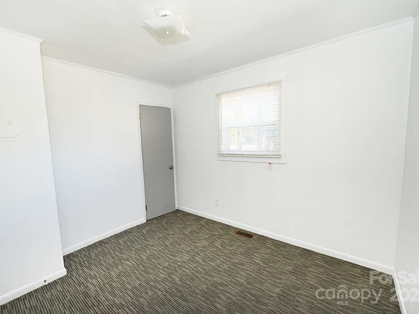 125 Ervin Avenue, Newton, NC 28658.  MLS# CAR4192439, YatesRealty ID 15645. 