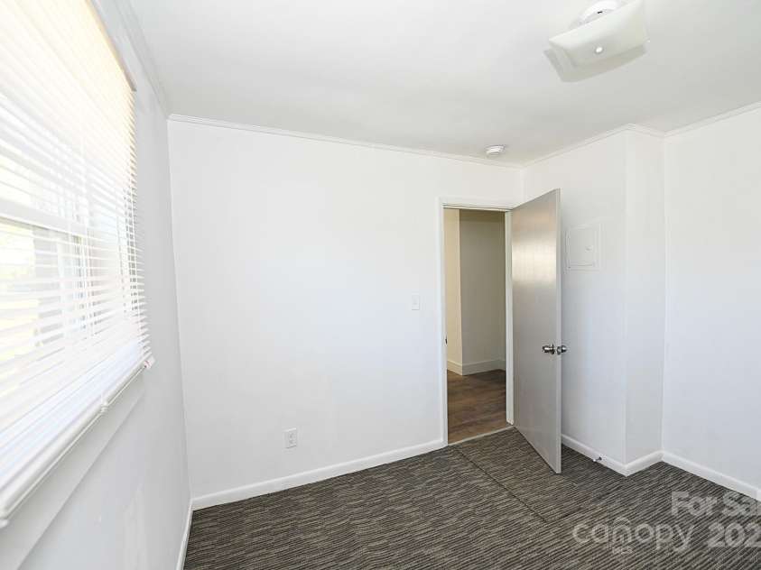 125 Ervin Avenue, Newton, NC 28658.  MLS# CAR4192439, YatesRealty ID 15645. 