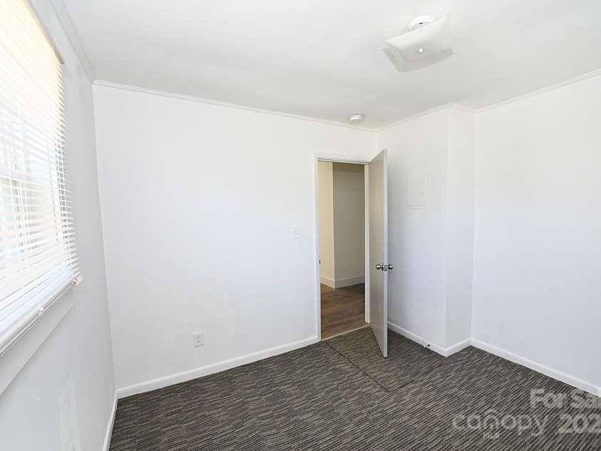 125 Ervin Avenue, Newton, NC 28658.  MLS# CAR4192439, YatesRealty ID 15645. 