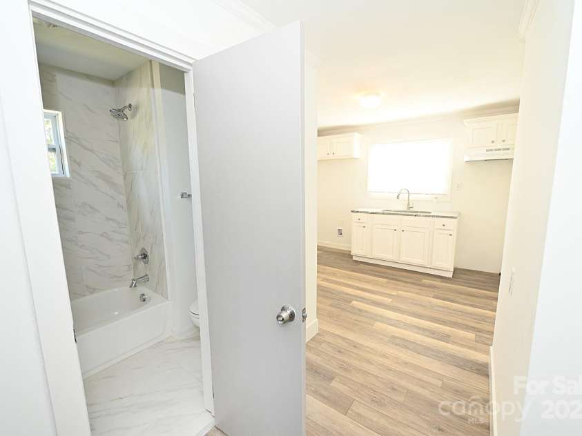 125 Ervin Avenue, Newton, NC 28658.  MLS# CAR4192439, YatesRealty ID 15645. 