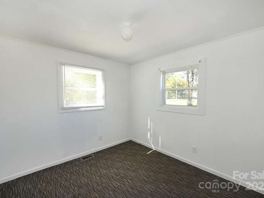 125 Ervin Avenue, Newton, NC 28658.  MLS# CAR4192439, YatesRealty ID 15645. 