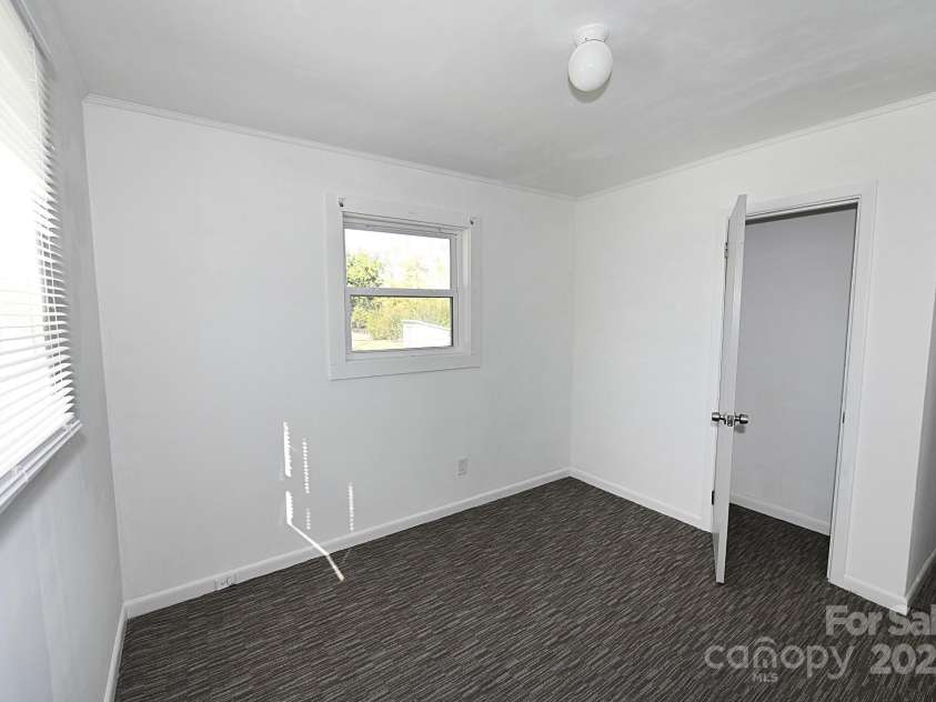 125 Ervin Avenue, Newton, NC 28658.  MLS# CAR4192439, YatesRealty ID 15645. 