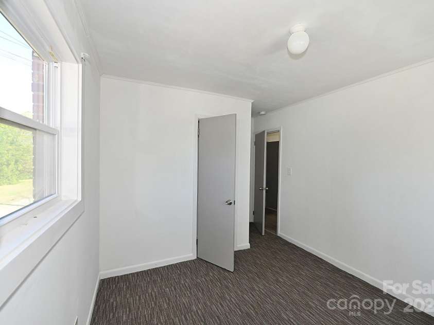 125 Ervin Avenue, Newton, NC 28658.  MLS# CAR4192439, YatesRealty ID 15645. 