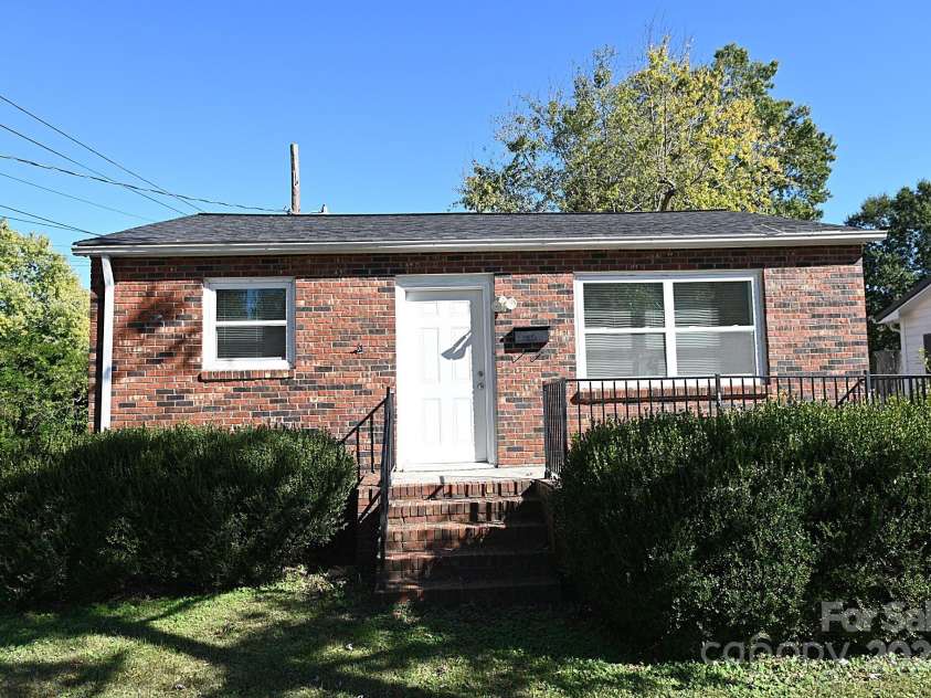 125 Ervin Avenue, Newton, NC 28658.  MLS# CAR4192439, YatesRealty ID 15645. 