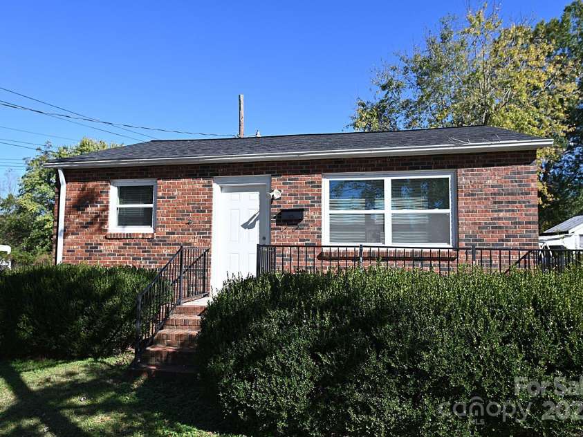 125 Ervin Avenue, Newton, NC 28658.  MLS# CAR4192439, YatesRealty ID 15645. 