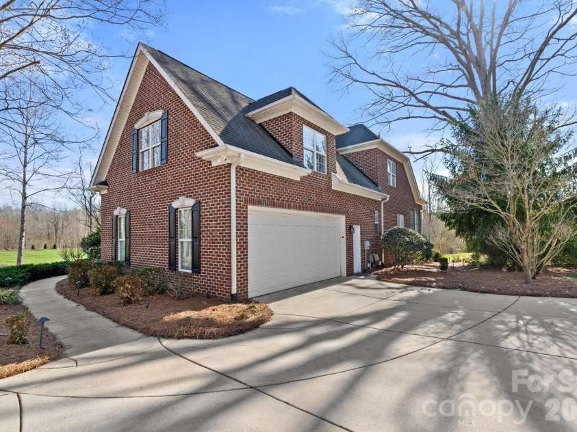 280 Brassie Lane, Summerfield, NC 27358.  MLS# CAR4367731, YatesRealty ID 15645. 