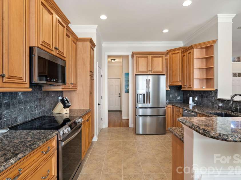 280 Brassie Lane, Summerfield, NC 27358.  MLS# CAR4367731, YatesRealty ID 15645. 