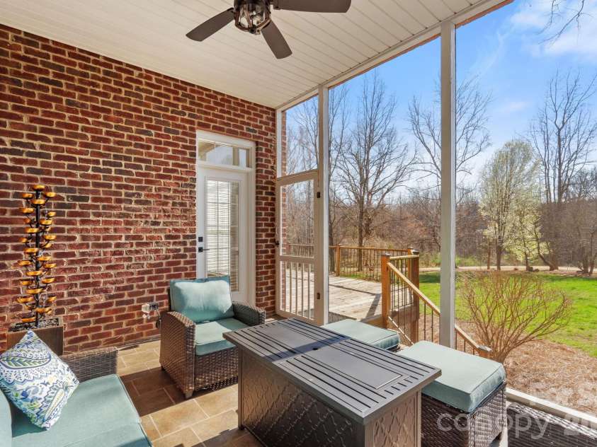 280 Brassie Lane, Summerfield, NC 27358.  MLS# CAR4367731, YatesRealty ID 15645. 