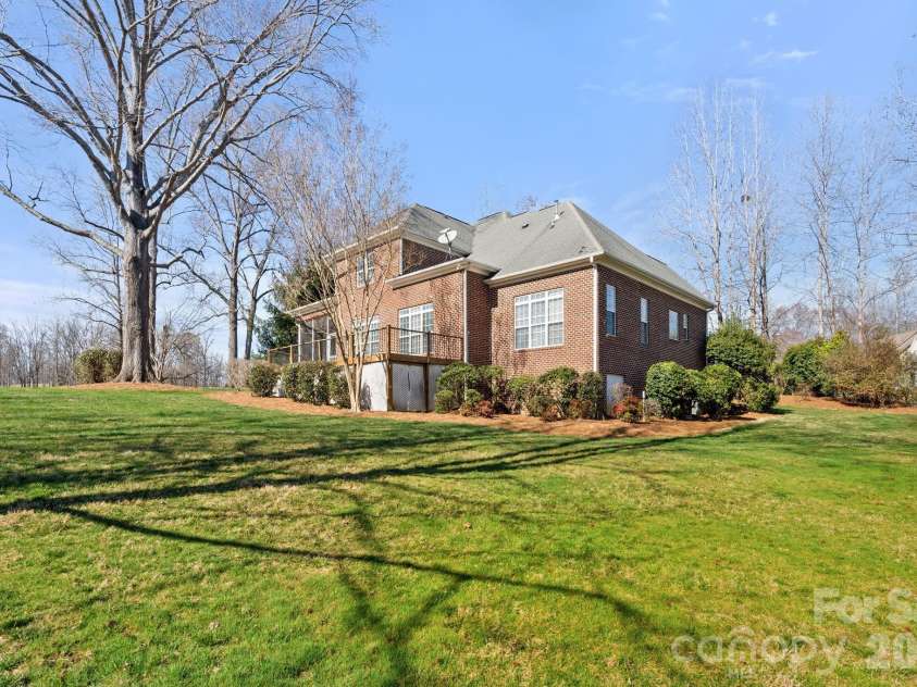 280 Brassie Lane, Summerfield, NC 27358.  MLS# CAR4367731, YatesRealty ID 15645. 