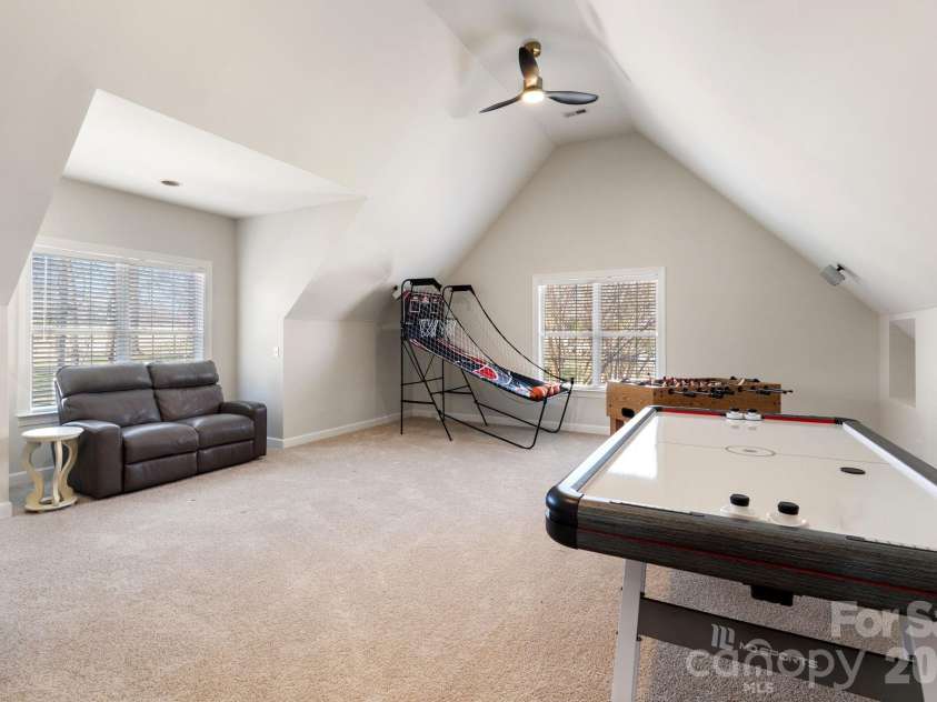 280 Brassie Lane, Summerfield, NC 27358.  MLS# CAR4367731, YatesRealty ID 15645. Large Bonus - Upper