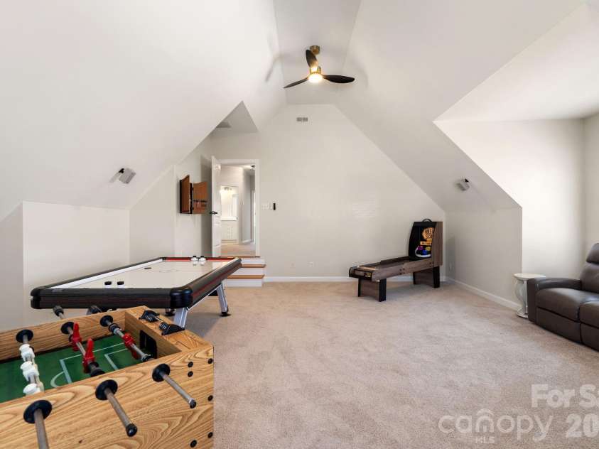 280 Brassie Lane, Summerfield, NC 27358.  MLS# CAR4367731, YatesRealty ID 15645. Large Bonus - Upper