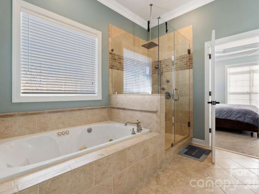 280 Brassie Lane, Summerfield, NC 27358.  MLS# CAR4367731, YatesRealty ID 15645. Main - primary