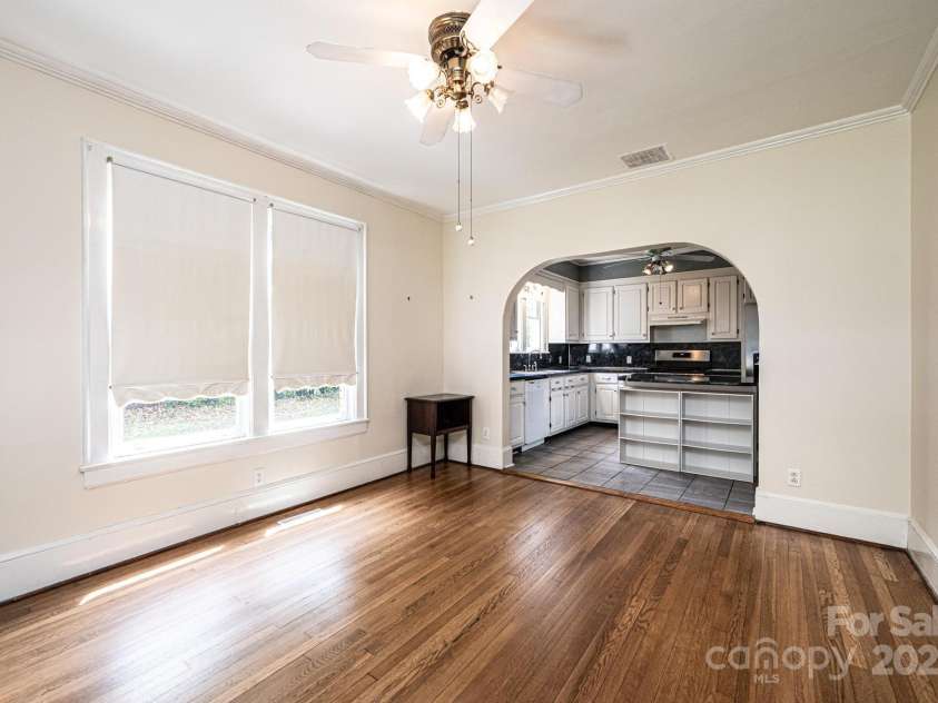 625 2nd Street, Hickory, NC 28601.  MLS# CAR4250862, YatesRealty ID 15646. 