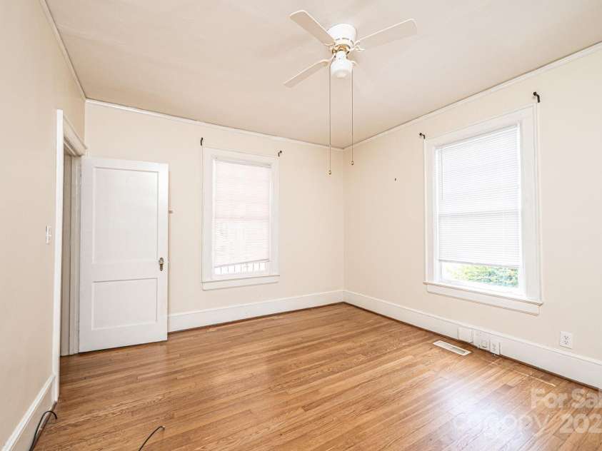 625 2nd Street, Hickory, NC 28601.  MLS# CAR4250862, YatesRealty ID 15646. 