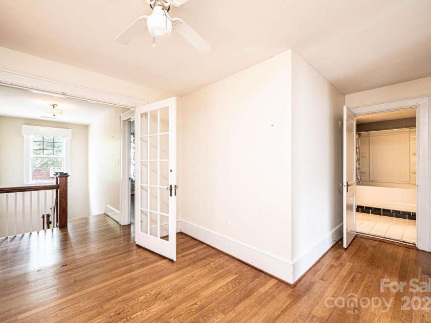 625 2nd Street, Hickory, NC 28601.  MLS# CAR4250862, YatesRealty ID 15646. 