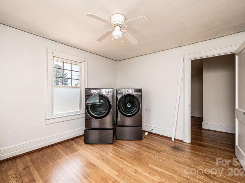 625 2nd Street, Hickory, NC 28601.  MLS# CAR4250862, YatesRealty ID 15646. 