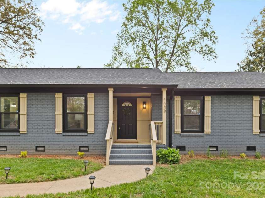 7009 Wrentree Drive, Charlotte, NC 28210.  MLS# CAR4241496, YatesRealty ID 15649. 