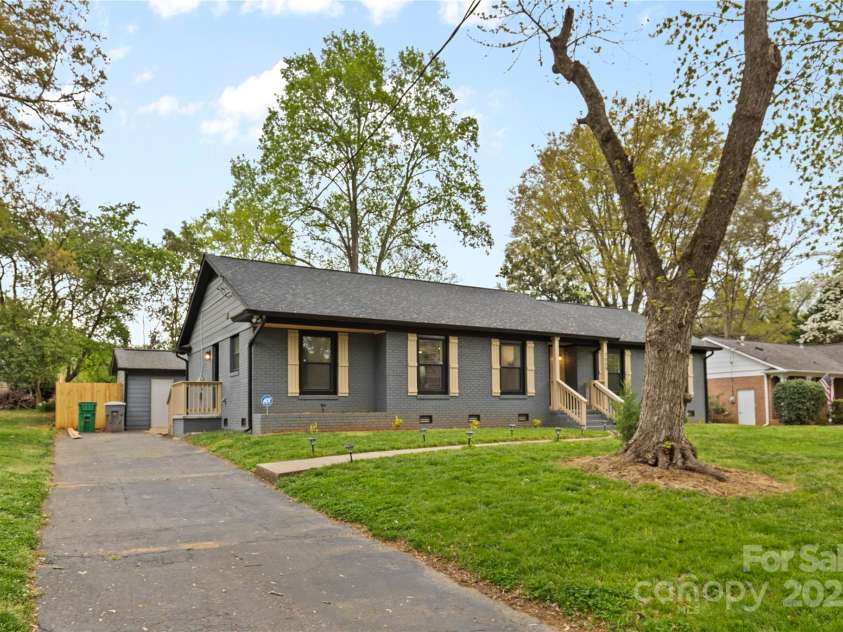7009 Wrentree Drive, Charlotte, NC 28210.  MLS# CAR4241496, YatesRealty ID 15649. 