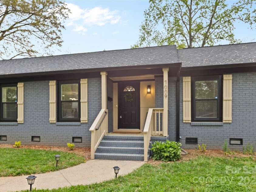 7009 Wrentree Drive, Charlotte, NC 28210.  MLS# CAR4241496, YatesRealty ID 15649. 