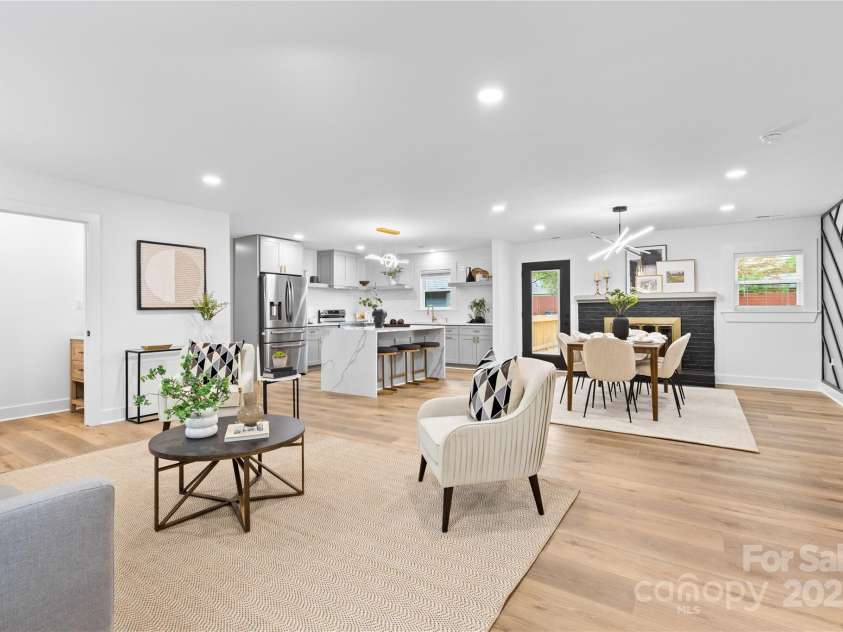 7009 Wrentree Drive, Charlotte, NC 28210.  MLS# CAR4241496, YatesRealty ID 15649. 