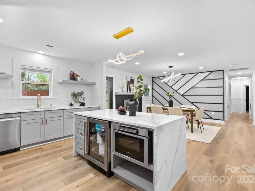 7009 Wrentree Drive, Charlotte, NC 28210.  MLS# CAR4241496, YatesRealty ID 15649. 