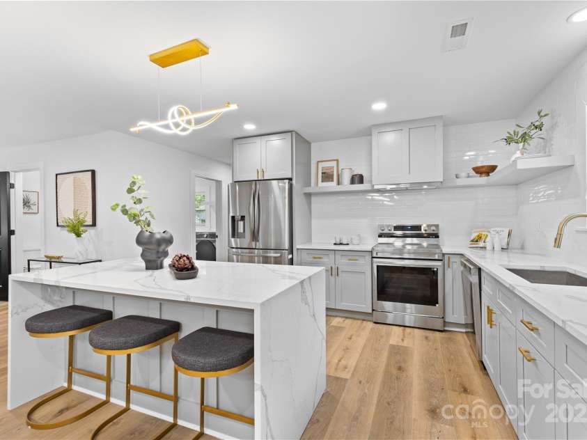 7009 Wrentree Drive, Charlotte, NC 28210.  MLS# CAR4241496, YatesRealty ID 15649. 