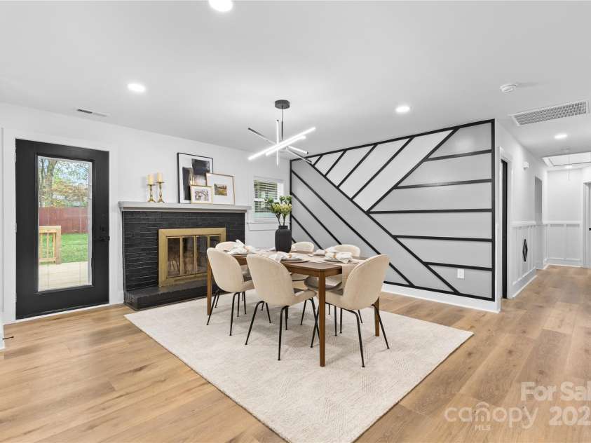7009 Wrentree Drive, Charlotte, NC 28210.  MLS# CAR4241496, YatesRealty ID 15649. 