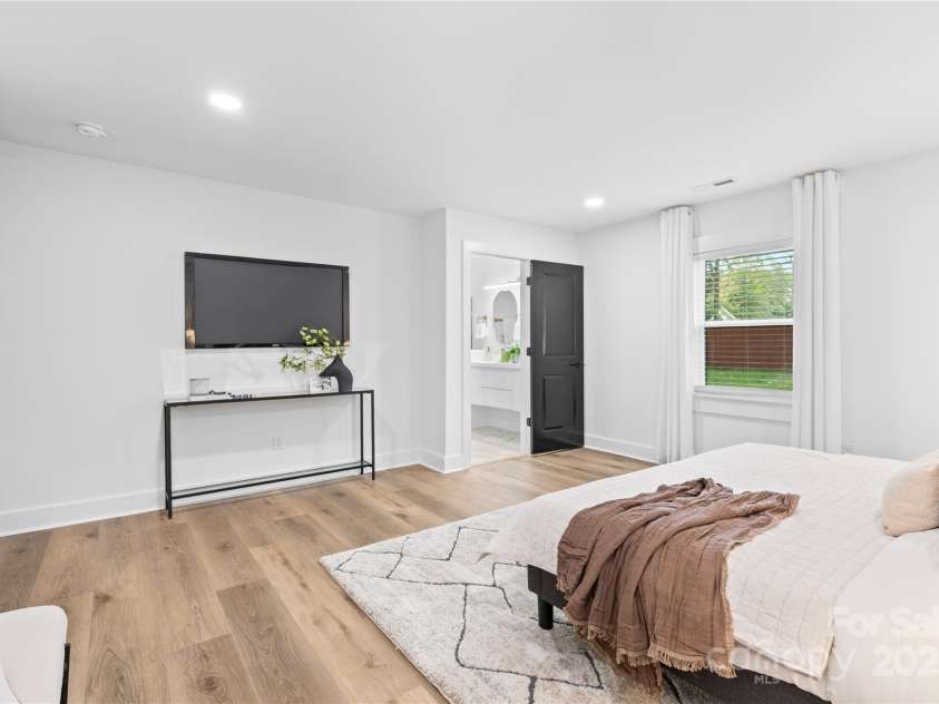 7009 Wrentree Drive, Charlotte, NC 28210.  MLS# CAR4241496, YatesRealty ID 15649. 
