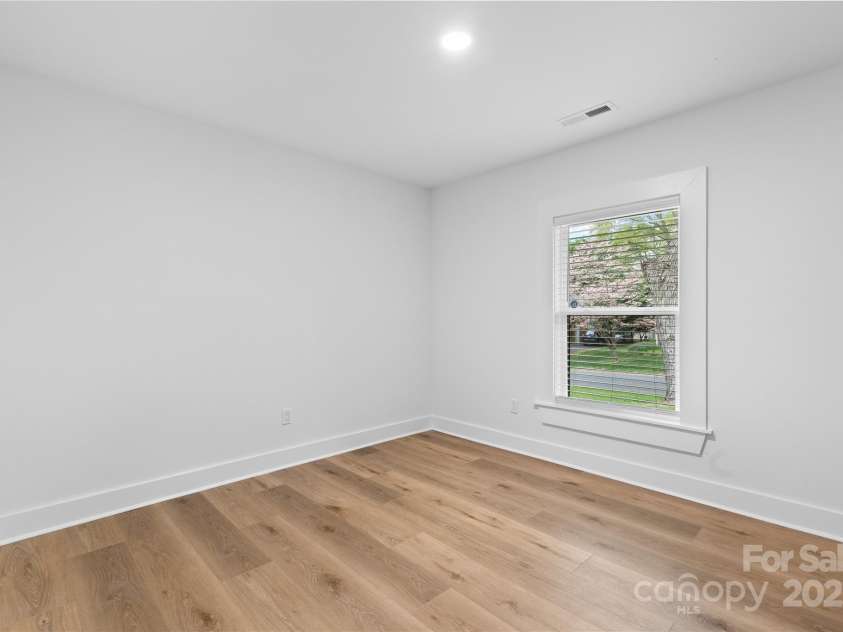 7009 Wrentree Drive, Charlotte, NC 28210.  MLS# CAR4241496, YatesRealty ID 15649. 