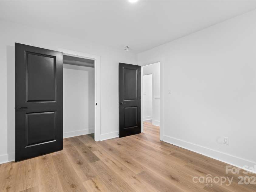 7009 Wrentree Drive, Charlotte, NC 28210.  MLS# CAR4241496, YatesRealty ID 15649. 
