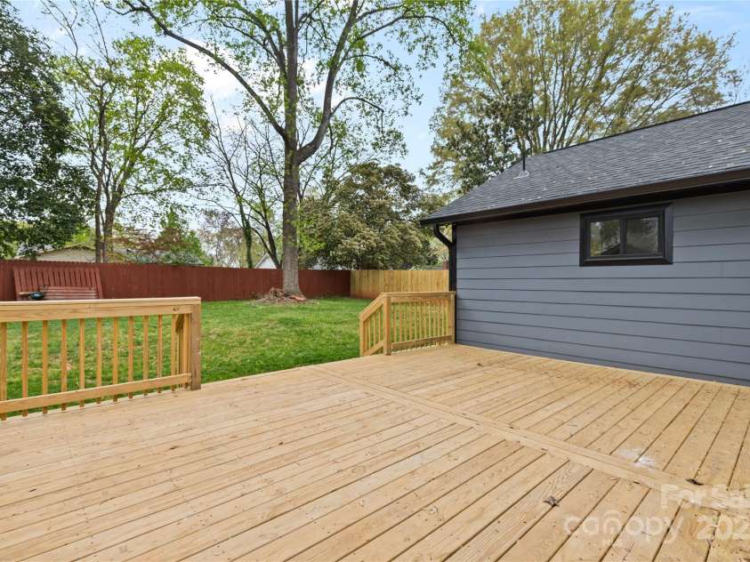 7009 Wrentree Drive, Charlotte, NC 28210.  MLS# CAR4241496, YatesRealty ID 15649. 
