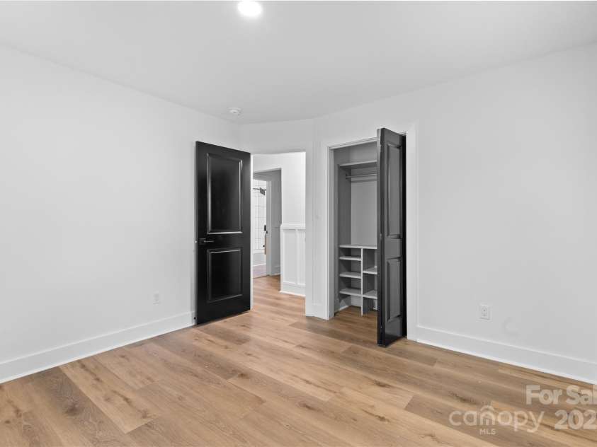 7009 Wrentree Drive, Charlotte, NC 28210.  MLS# CAR4241496, YatesRealty ID 15649. 