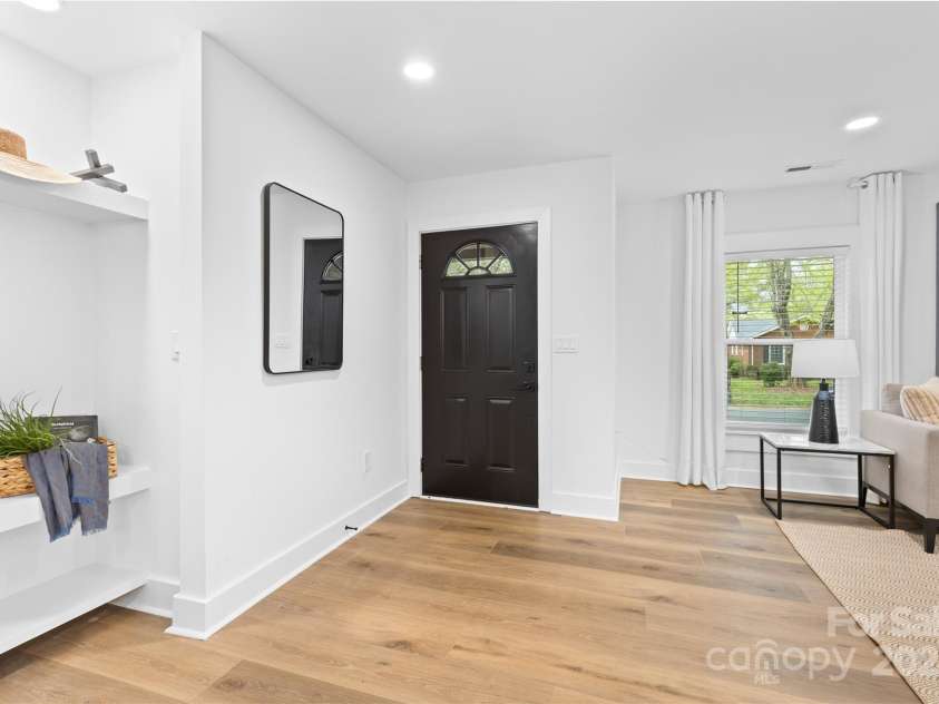 7009 Wrentree Drive, Charlotte, NC 28210.  MLS# CAR4241496, YatesRealty ID 15649. 