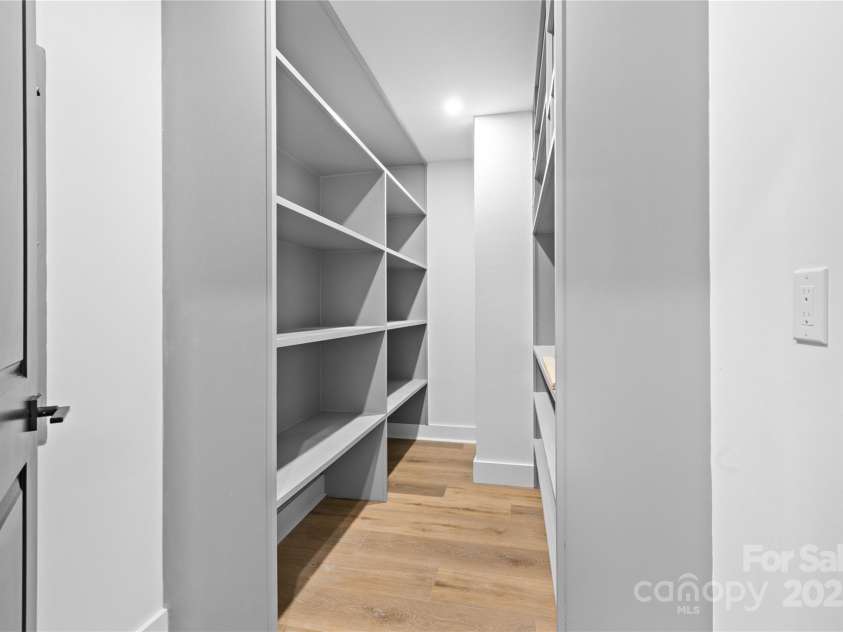 7009 Wrentree Drive, Charlotte, NC 28210.  MLS# CAR4241496, YatesRealty ID 15649. 
