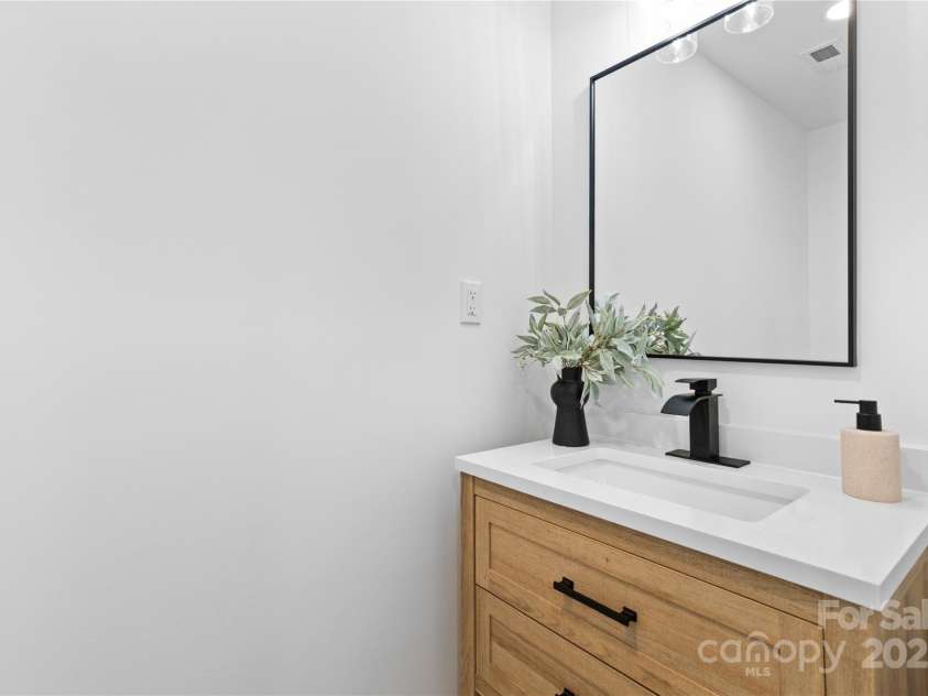 7009 Wrentree Drive, Charlotte, NC 28210.  MLS# CAR4241496, YatesRealty ID 15649. 