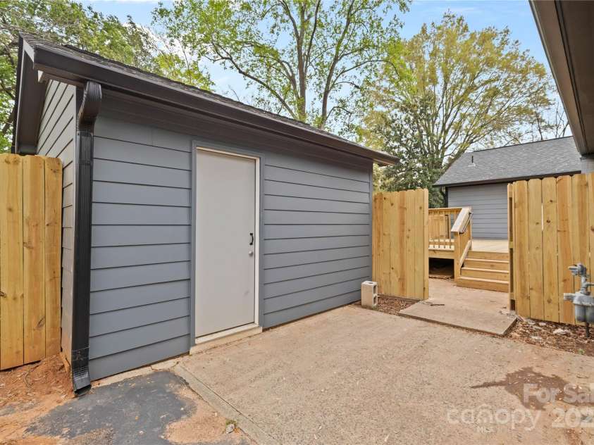 7009 Wrentree Drive, Charlotte, NC 28210.  MLS# CAR4241496, YatesRealty ID 15649. 