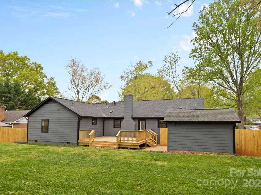 7009 Wrentree Drive, Charlotte, NC 28210.  MLS# CAR4241496, YatesRealty ID 15649. 