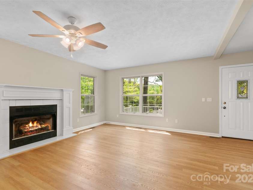 16 Jackson Drive, Waynesville, NC 28786.  MLS# CAR4223888, YatesRealty ID 15651. 