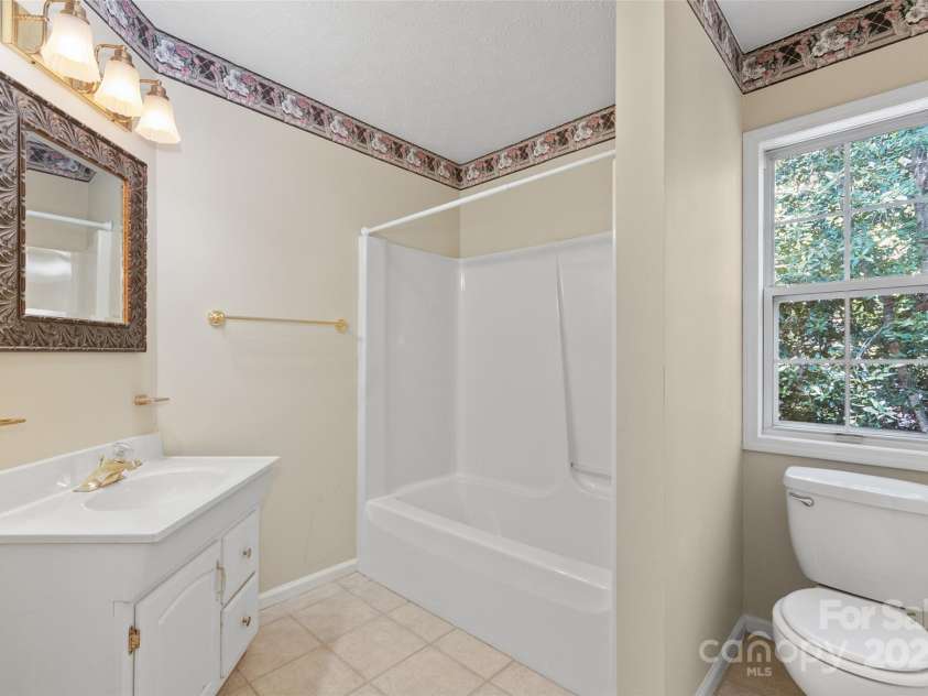 16 Jackson Drive, Waynesville, NC 28786.  MLS# CAR4223888, YatesRealty ID 15651. 
