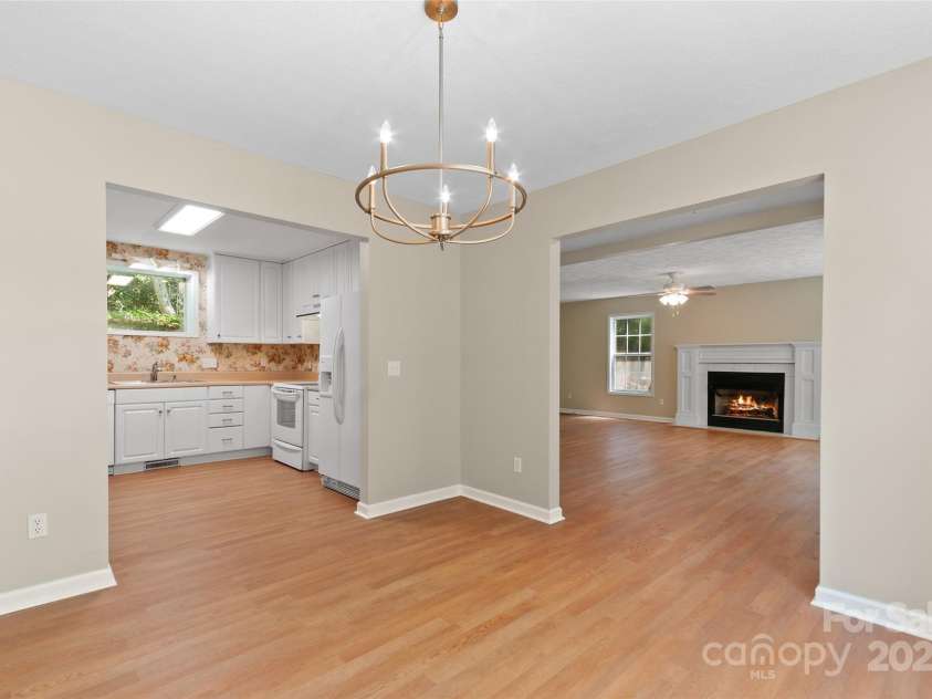 16 Jackson Drive, Waynesville, NC 28786.  MLS# CAR4223888, YatesRealty ID 15651. 