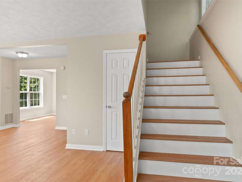 16 Jackson Drive, Waynesville, NC 28786.  MLS# CAR4223888, YatesRealty ID 15651. 