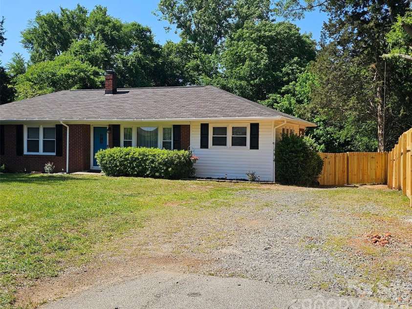 2154 Rosewood Drive, Rock Hill, SC 29732.  MLS# CAR4365328, YatesRealty ID 15652. 